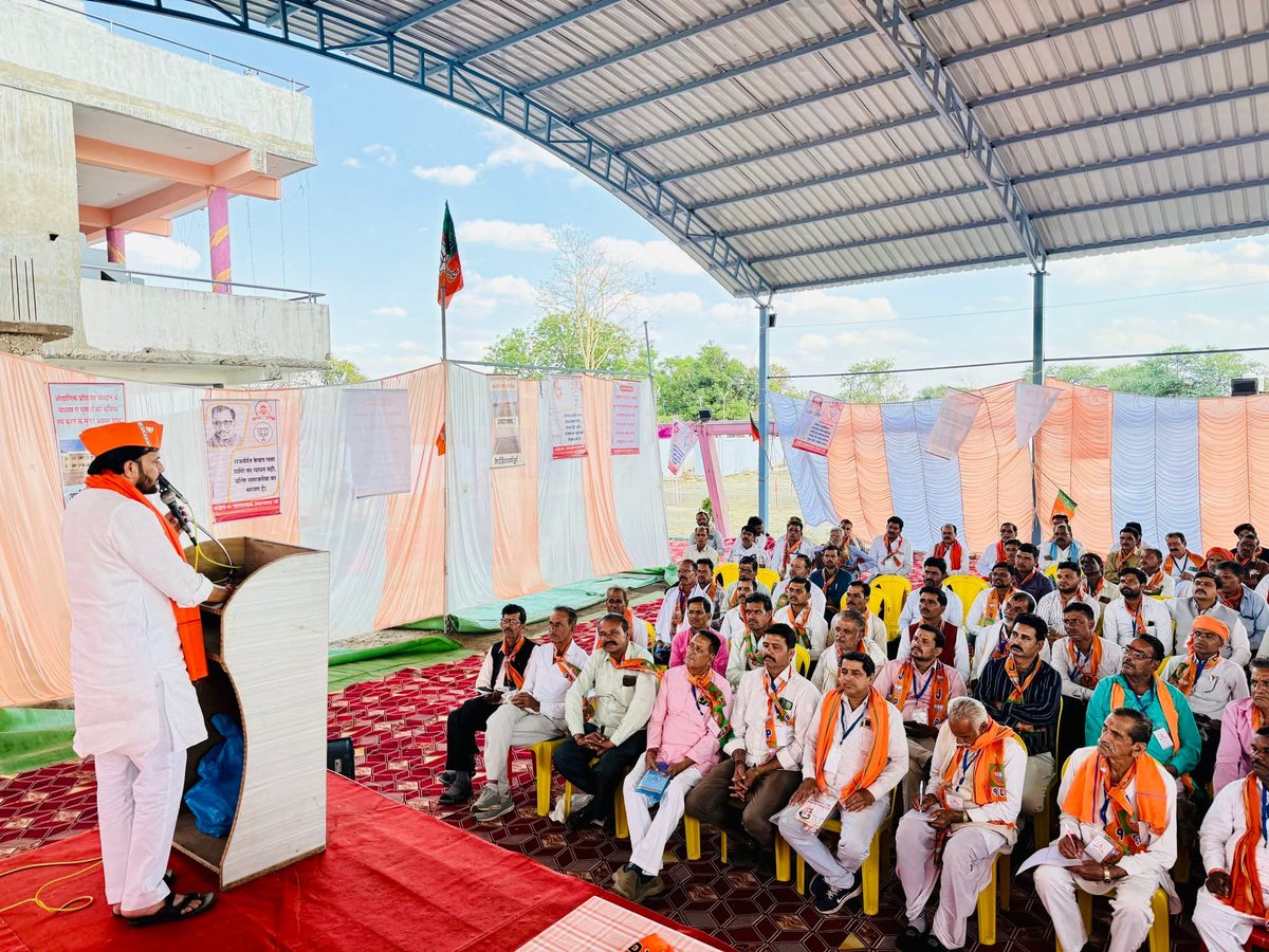 shyambjp19's tweet photo. पण्डित दीनदयाल उपाध्याय प्रशिक्षण वर्ग महाअभियान के अंतर्गत आज नरयावली विधानसभा क्षेत्र के नरयावली मंडल में आयोजित प्रशिक्षण वर्ग में सहभागिता की।

इस अवसर पर भारतीय जनता पार्टी के गौरवशाली इतिहास, विचारधारा एवं विकास यात्रा पर अपने विचार व्यक्त किए।
@BJP4India @BJP4MP https://t.co/S93VbLedi4