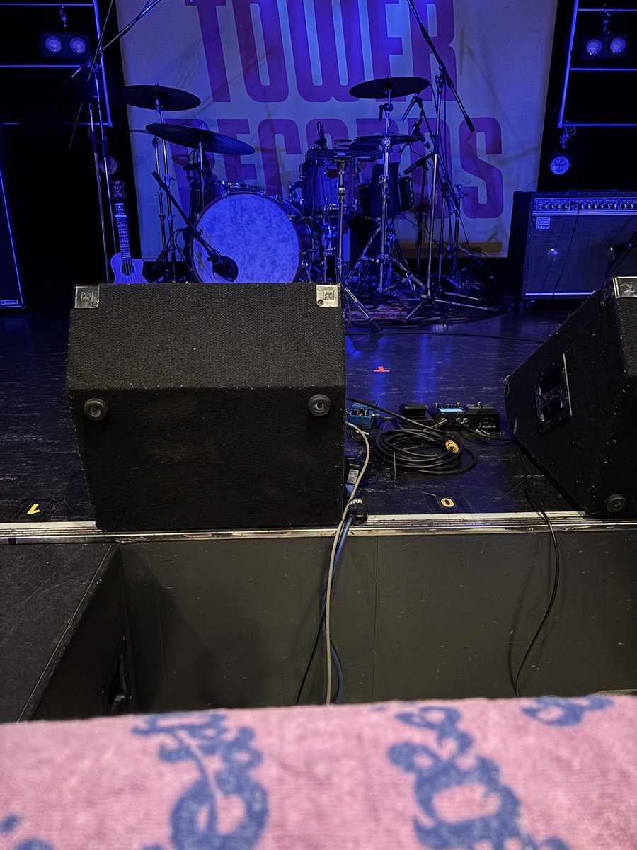 maki__dogs's tweet image. OddRe:インストアイベント！
(2度目のワンマンライブ)
6曲＋新曲！！にMCたっぷりの3人のスキップお披露目会ありの盛りだくさんで約1時間？最高の場所で堪能させて頂きました😭ありがとうございました！
めちゃくちゃ楽しかったしカッコよかった〜！！

#OddRe:
#Revival