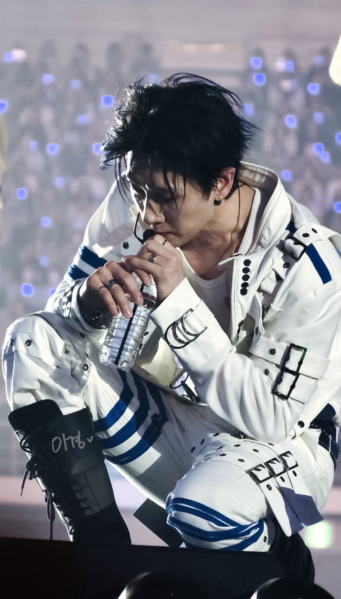 dirry___'s tweet photo. 260404 SJ-CORE IN SEOUL

물 마시슴🐰

#은혁 #Eunhyuk #슈퍼주니어 #SJ #슈퍼쇼 https://t.co/3frsfoeqbZ