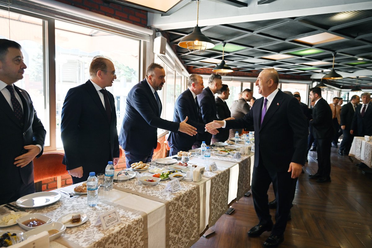 incesuOSB's tweet photo. Yönetim Kurulu Başkanımız İrfan Püsküllü,Kayseri Valisi Sn.Gökmen Çiçek, Önceki dönem Dışişleri Bakanı, NATO Parlamenter Asamblesi (PA) Türk Delegasyonu Başkanı ve AK Parti Antalya Milletvekili Sn.Mevlüt Çavuşoğlu ve protokol üyelerinin teşrifleriyle düzenlenen toplantıya katıldı https://t.co/i7EzzmIQO8