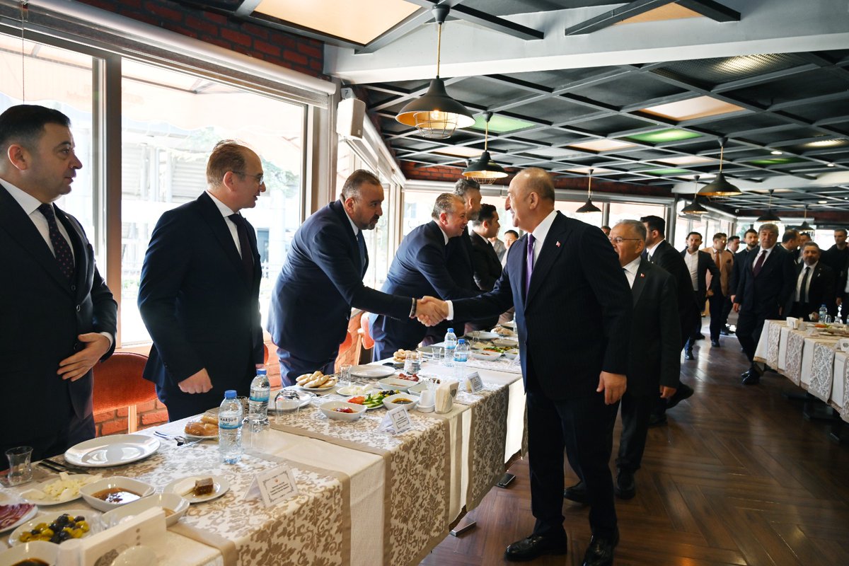 incesuOSB's tweet photo. Yönetim Kurulu Başkanımız İrfan Püsküllü,Kayseri Valisi Sn.Gökmen Çiçek, Önceki dönem Dışişleri Bakanı, NATO Parlamenter Asamblesi (PA) Türk Delegasyonu Başkanı ve AK Parti Antalya Milletvekili Sn.Mevlüt Çavuşoğlu ve protokol üyelerinin teşrifleriyle düzenlenen toplantıya katıldı https://t.co/i7EzzmIQO8