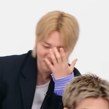 chels ⭐️ is seeing bts ♡ tweet media