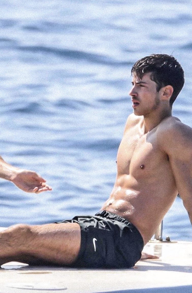 I’m f̶i̶n̶e̶ ̶ gay tweet media