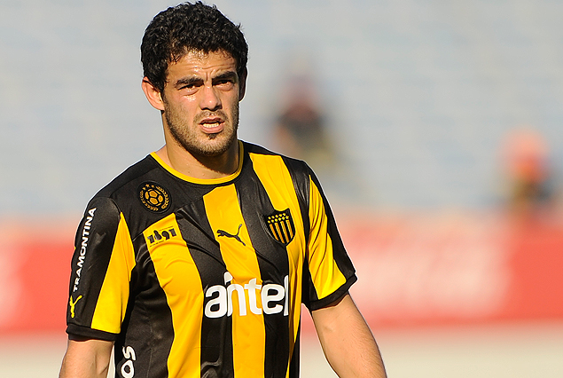CAPEstadistica's tweet photo. Maximiliano Olivera llegó a los 118 partidos en Peñarol, superando la línea de Luis Aguiar con 117.

Acumula 12 goles y 6 asistencias con la camiseta de Peñarol. https://t.co/KtZ9cA0FFK
