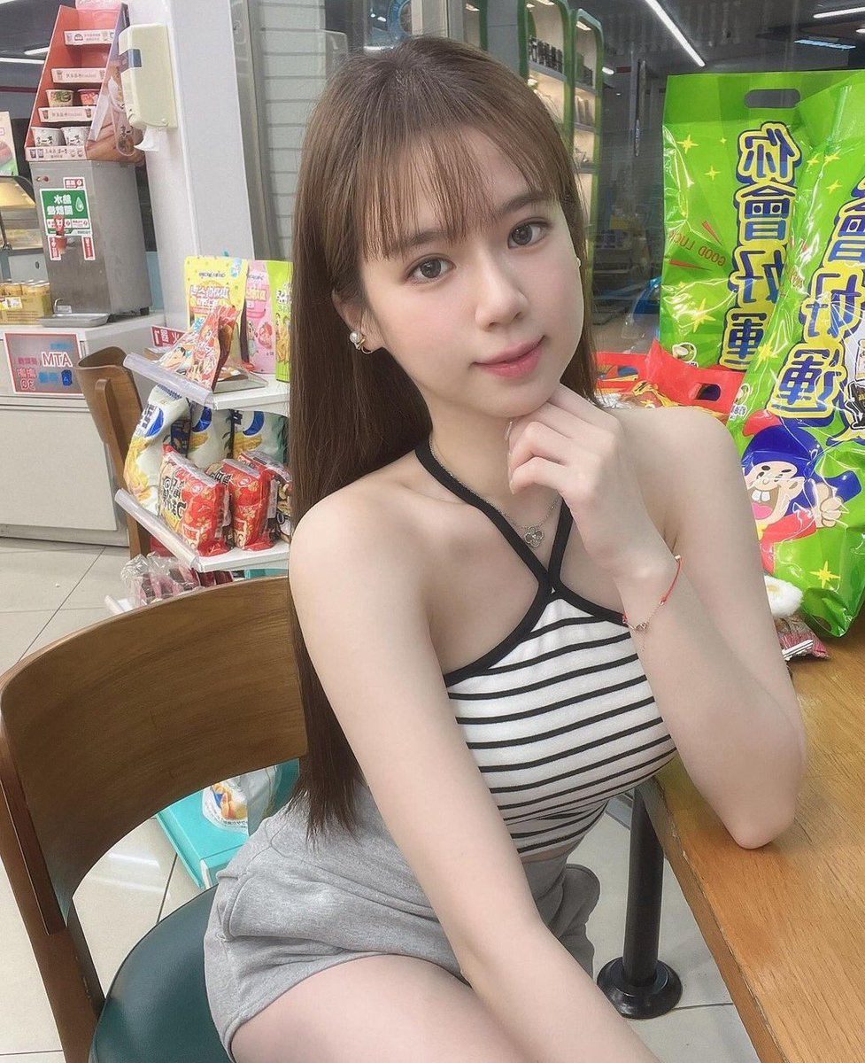 Linqq6753's tweet photo. 已經穿好戰服
等我的學生來上課了
你這樣會遲到嗎？
#台南
#國文老師 https://t.co/gfASxDW9dM
