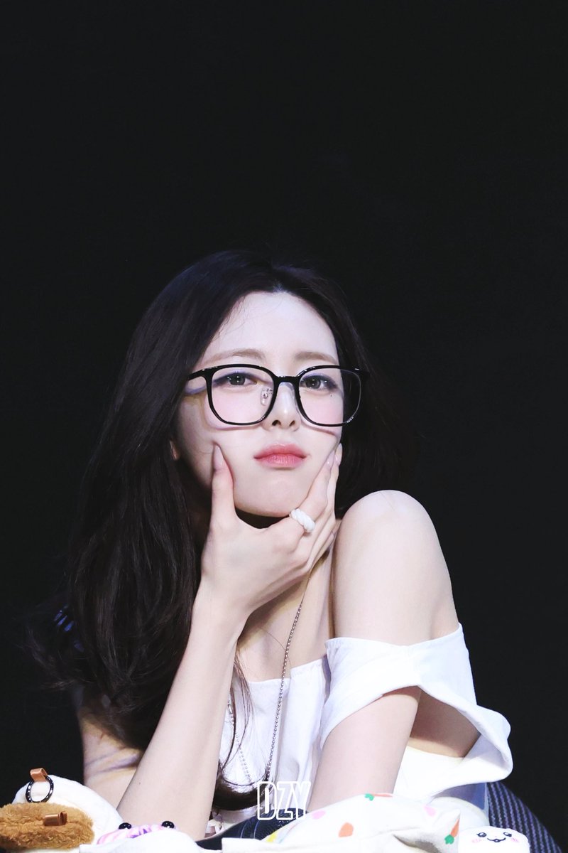 DZY0708's tweet photo. 260405 MS
👓
#유나 #있지 
#YUNA #ITZY https://t.co/hgNDEvnM4P