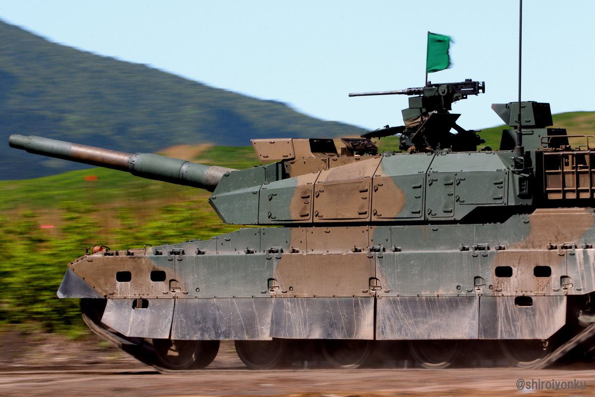 いい感じの泥汚れと疾走する10TKがカッコいいわ