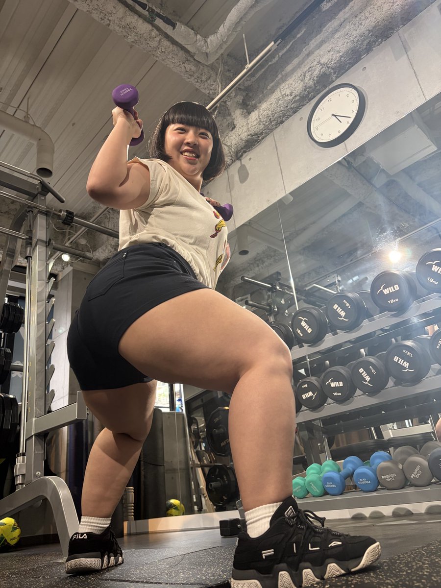 重谷ほたる（吉本新喜劇）太もも芸人 tweet media