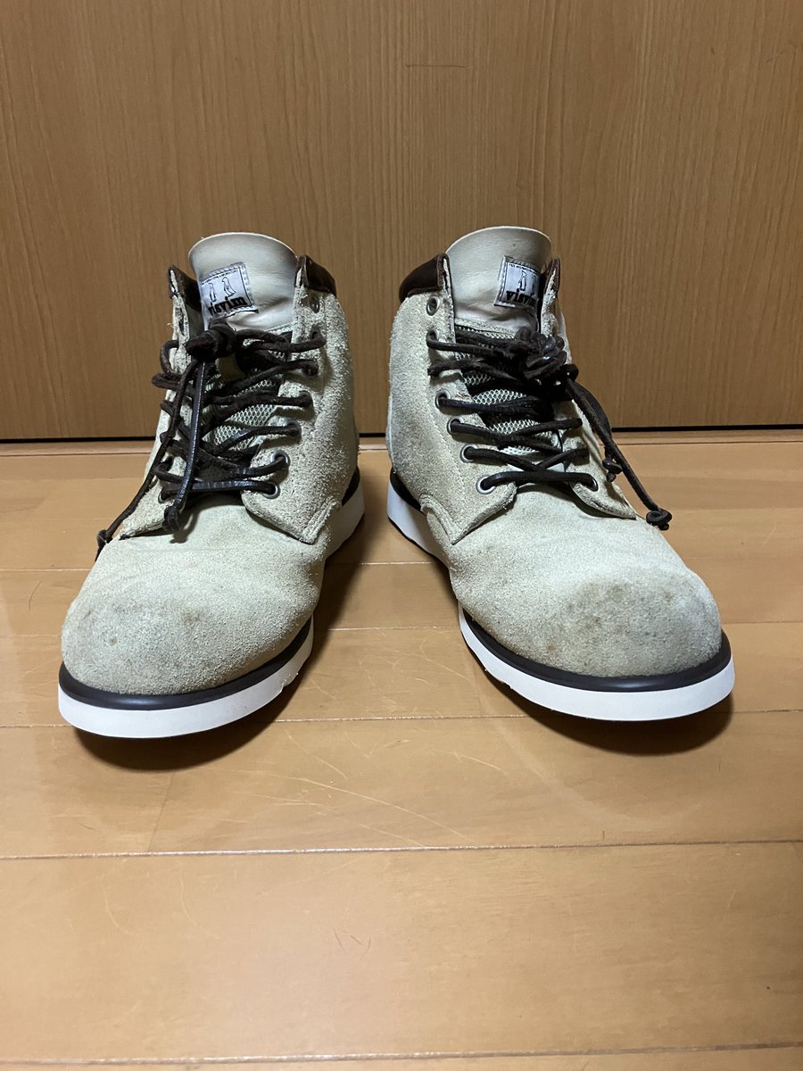smoky_crafter's tweet photo. visvimのブーツのソール交換した！

もう十年以上履いてて、ソールがカチコチに硬くなって剝がれてきたから地元の修理屋さんにお願いした

同じソールは入手できないんでビブラムソールに交換してもらったんだけど、オリジナルの雰囲気を壊さないように直してくれて大満足！！

またガンガン履けるー♪ https://t.co/tTj1i1t5WE