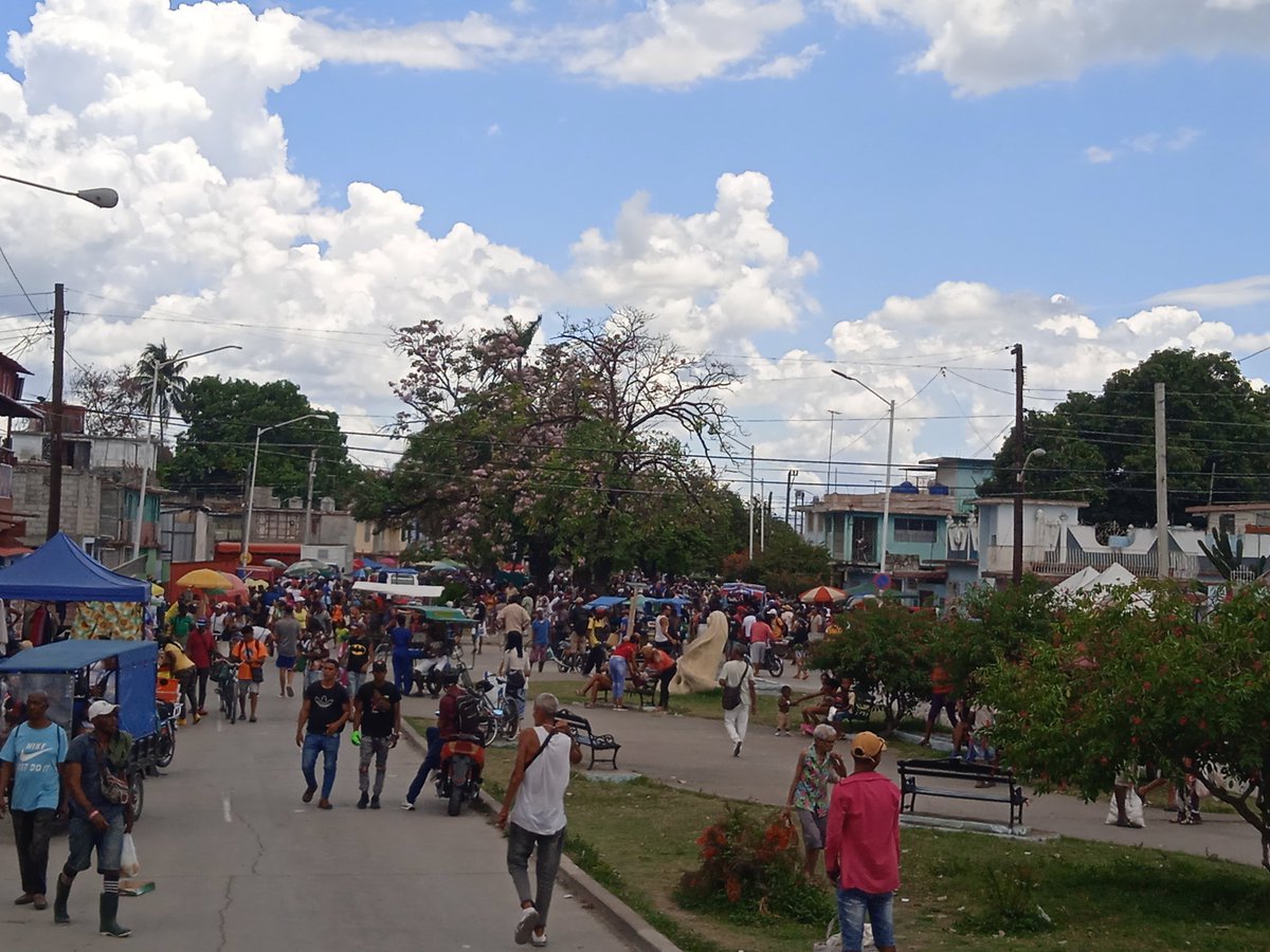 El municipio de Manuel Tames, en Guantánamo, ha convertido en praxis permanente la aplicación de una medida que muchos reclaman y pocos celebran: el enfrentamiento a los precios abusivos en los mercados.
Lea más 👇 
venceremos.cu/guantanamo-per…
 #CubaVencerá #CubaEstáFirme
