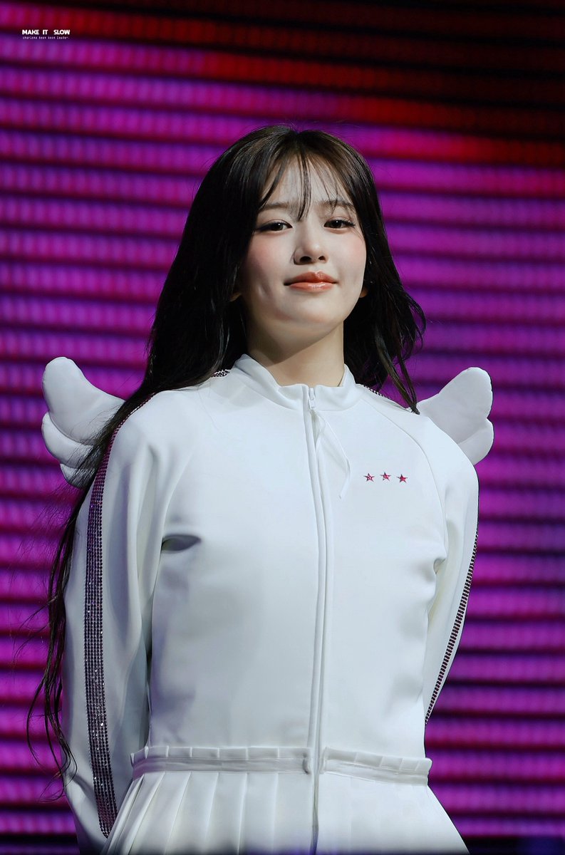 makeitslow0901's tweet photo. 260404 SWIA KL 🇲🇾☺️😊

now I know I have met
An angel in person, and she looks perfect 🤍🪽

#IVE #아이브 #ANYUJIN #안유진 https://t.co/NdEC9DZN3B