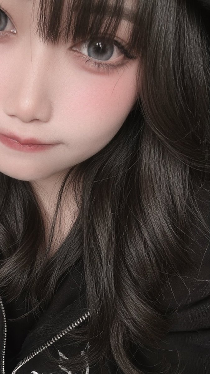 rnq0__'s tweet photo. 加工で髪黒くしたけど黒の方が映えるな、染めたくなってくる https://t.co/pOnrFCyEzW