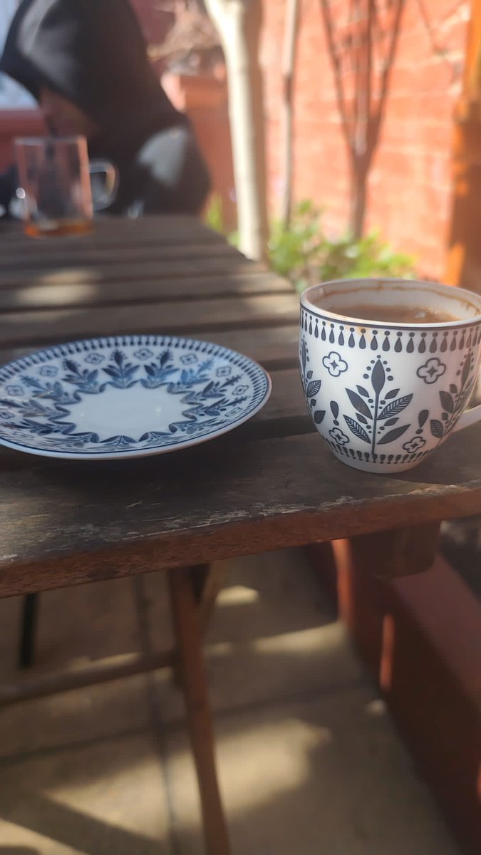 Ablama gözümde arpacık çıktı diyorum, karacadan 8 pounda fincan aldım nasıl diyor