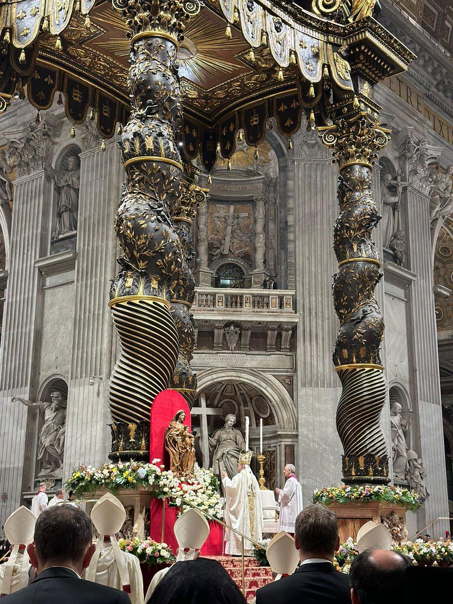 guatesantasede's tweet photo. @guatesantasede participó en las ceremonias oficiales presididas por Su Santidad, Papa León XIV @Pontifex que se llevaron a cabo en la Basilica de San Pedro, en ocasión de la Semana Santa 🇬🇹🇻🇦 
Les deseamos una Pascua de Resurrección llena de paz, fe y esperanza 🙏 

@MinexGt https://t.co/DONCg3ChdV