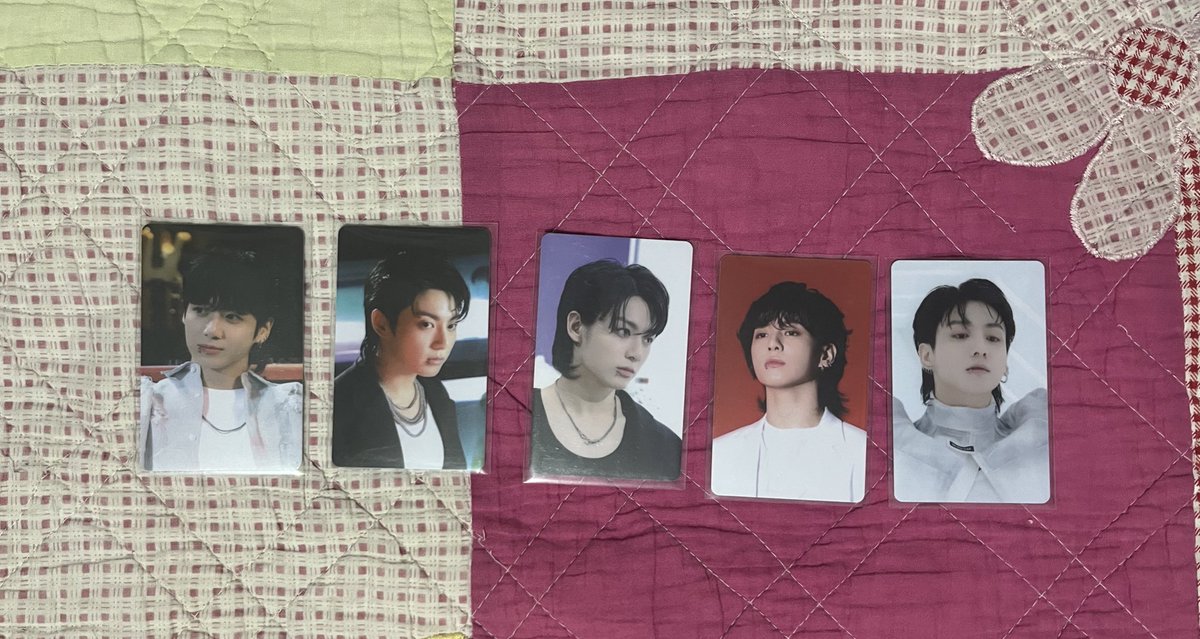jooniesdear's tweet photo. VENDO JUNGKOOK GOLDEN THE MOMENTS

R$110 cada

- Frete nacional a calcular
- Reservo com certeza de compra 
- Feedbacks no fixado
- Mando fotos e vídeos na DM https://t.co/qiSdsaBdFS