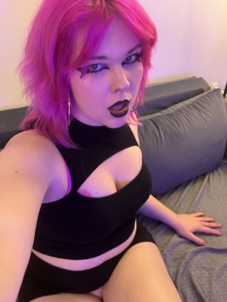 Lexxie's Bimbo Boobs! tweet media