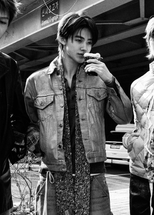 carly 𖤍 tweet media