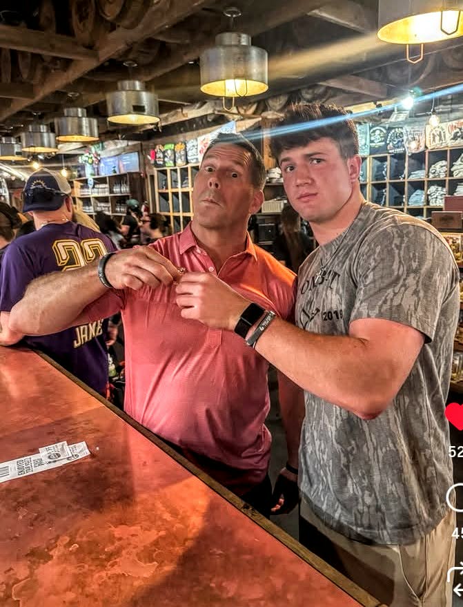 kingpickle146's tweet photo. You run into your bully and his Dad on vacation. They take you to their room and destroy your hole. Afterwards they make you buy  drinks all night. You weren't allowed to shower so you stink of their Alpha funk. https://t.co/jkLa6YkX4l
