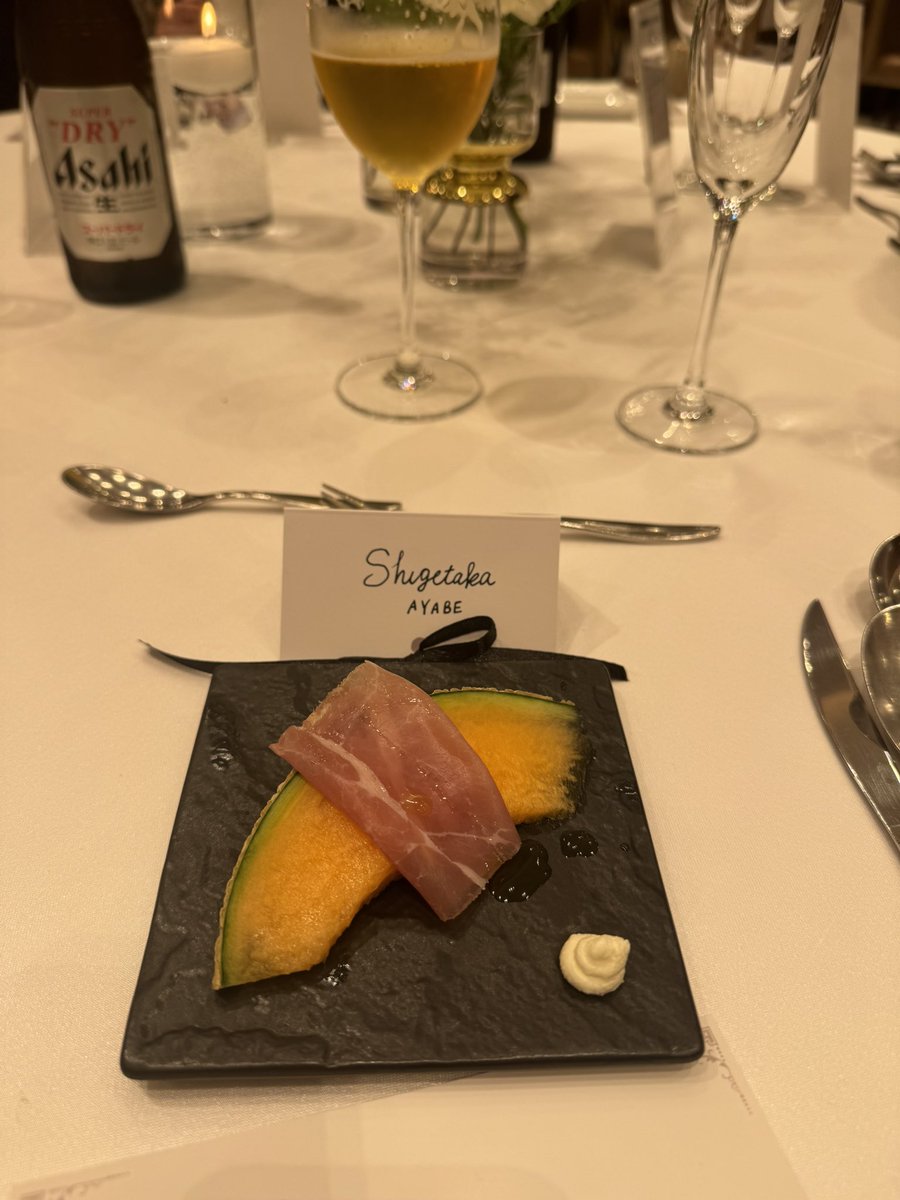 shigebay's tweet photo. 後輩の結婚式に参列。
もはや写真をほぼ撮ってないけど、いろんな方とご挨拶ができてよかったっす。
改めておめでとう。
桜もキレイ。

#結婚式 
#ザストリングス博多 
#生ハムとメロンは共存できるのか
#桜は甘木駅 https://t.co/5buU1FMpp8