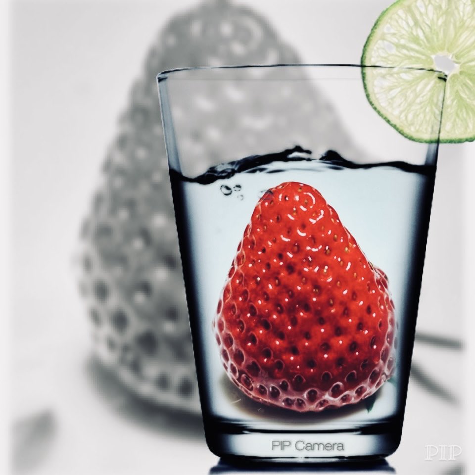 major_arcana7's tweet image. 今　と　過去

カラーからモノクロへ ⌛︎∿♘♞

色褪せて行く……The flow of time ࿐

#photographer
#strawberry
#It's a single colour