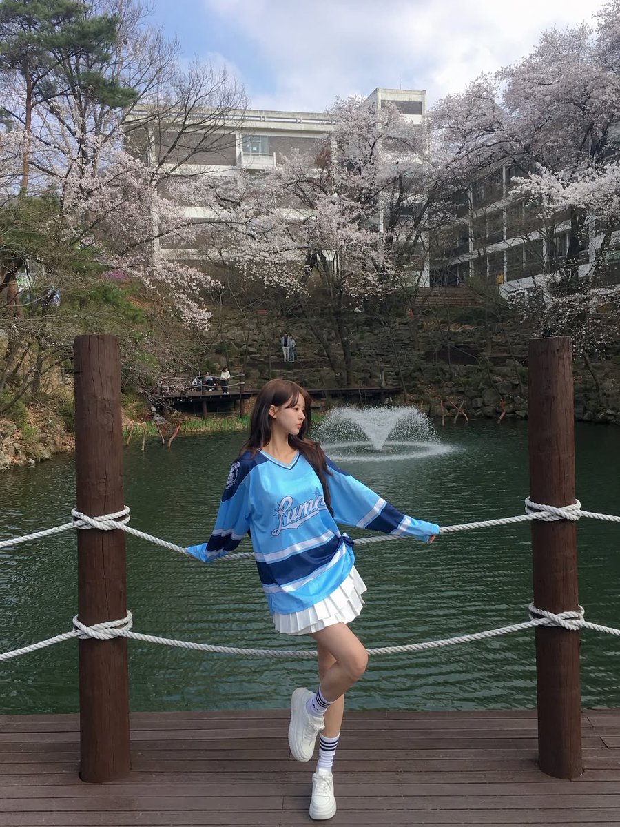 ann 🌻 tweet media