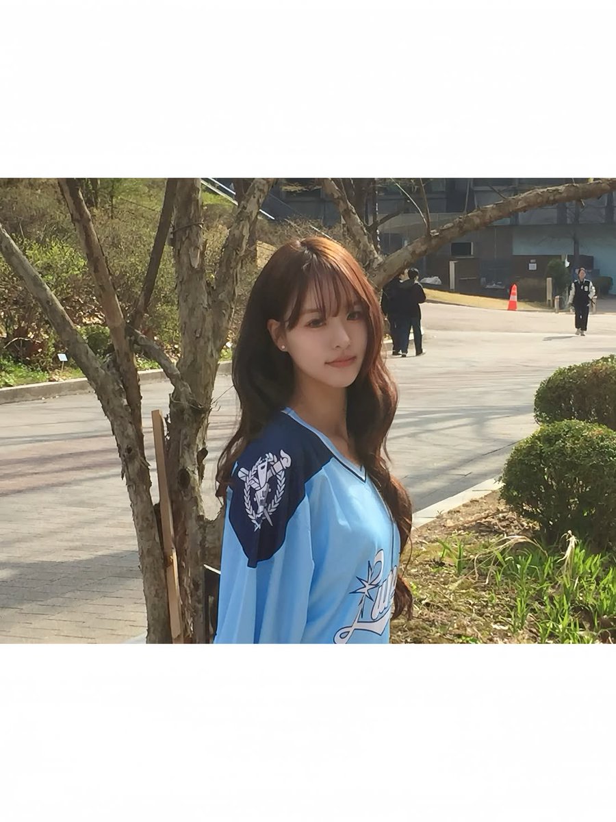 ann 🌻 tweet media