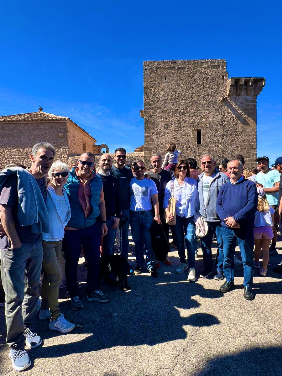 perejoanpons's tweet photo. Pancaritat al Sant Elm amb un temps de somni avui amb els companys socialistes d’Andratx. Ha estat un plaer enorme https://t.co/wlw8OT0KwH
