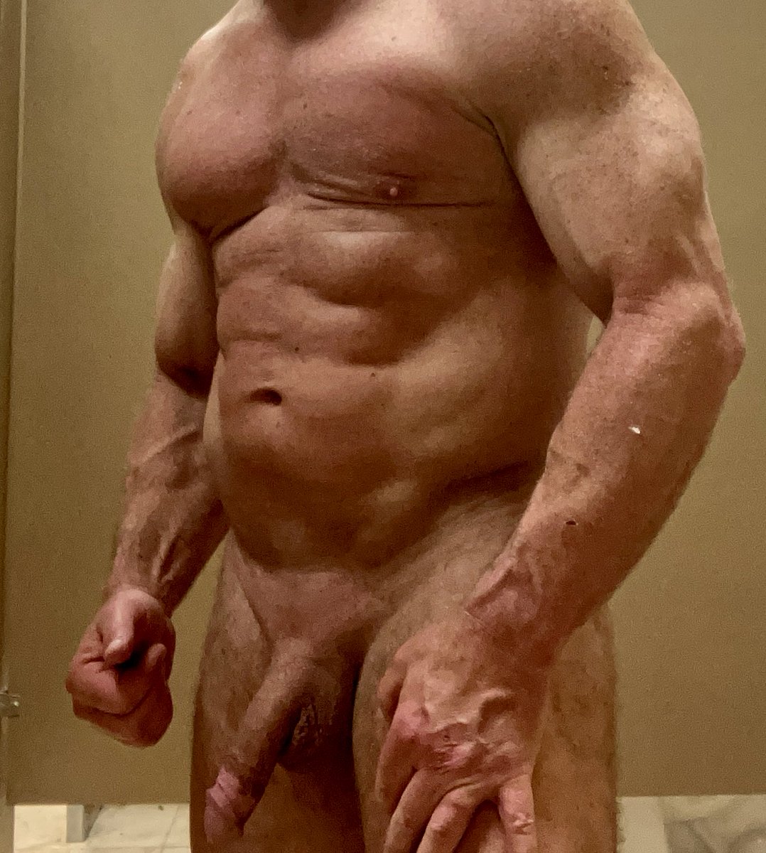 Muscle daddy tweet media