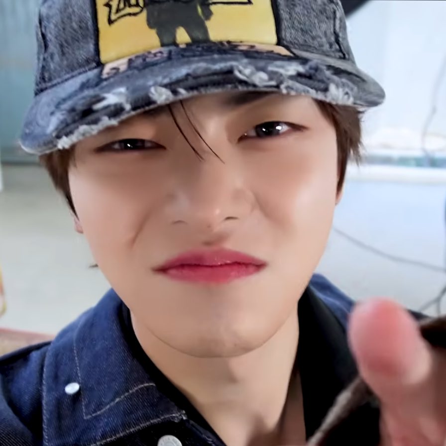 しいな tweet media