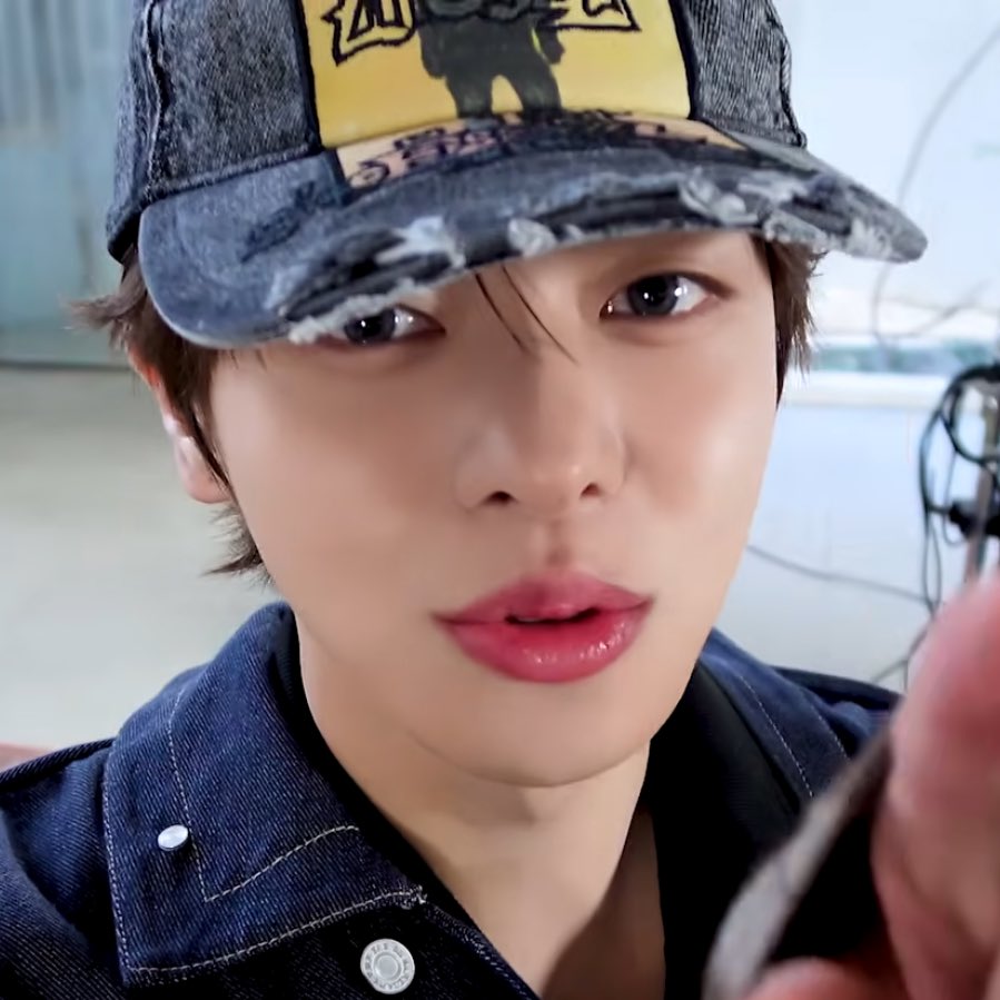 しいな tweet media