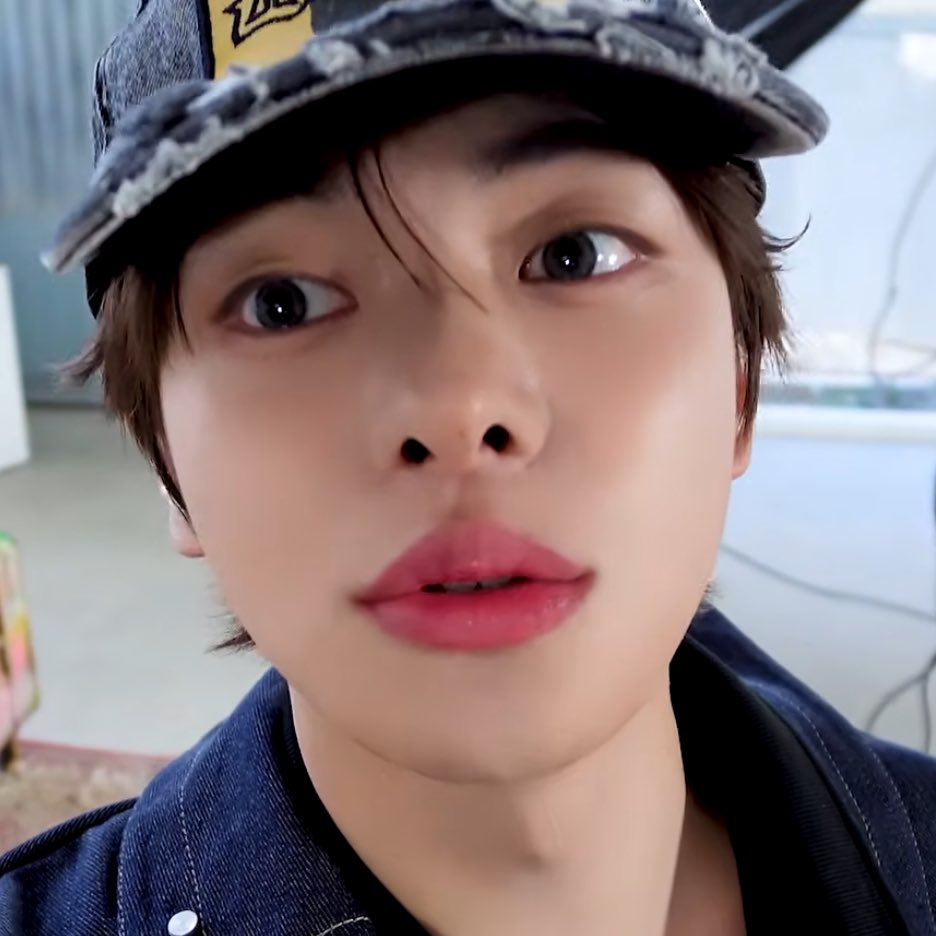 しいな tweet media