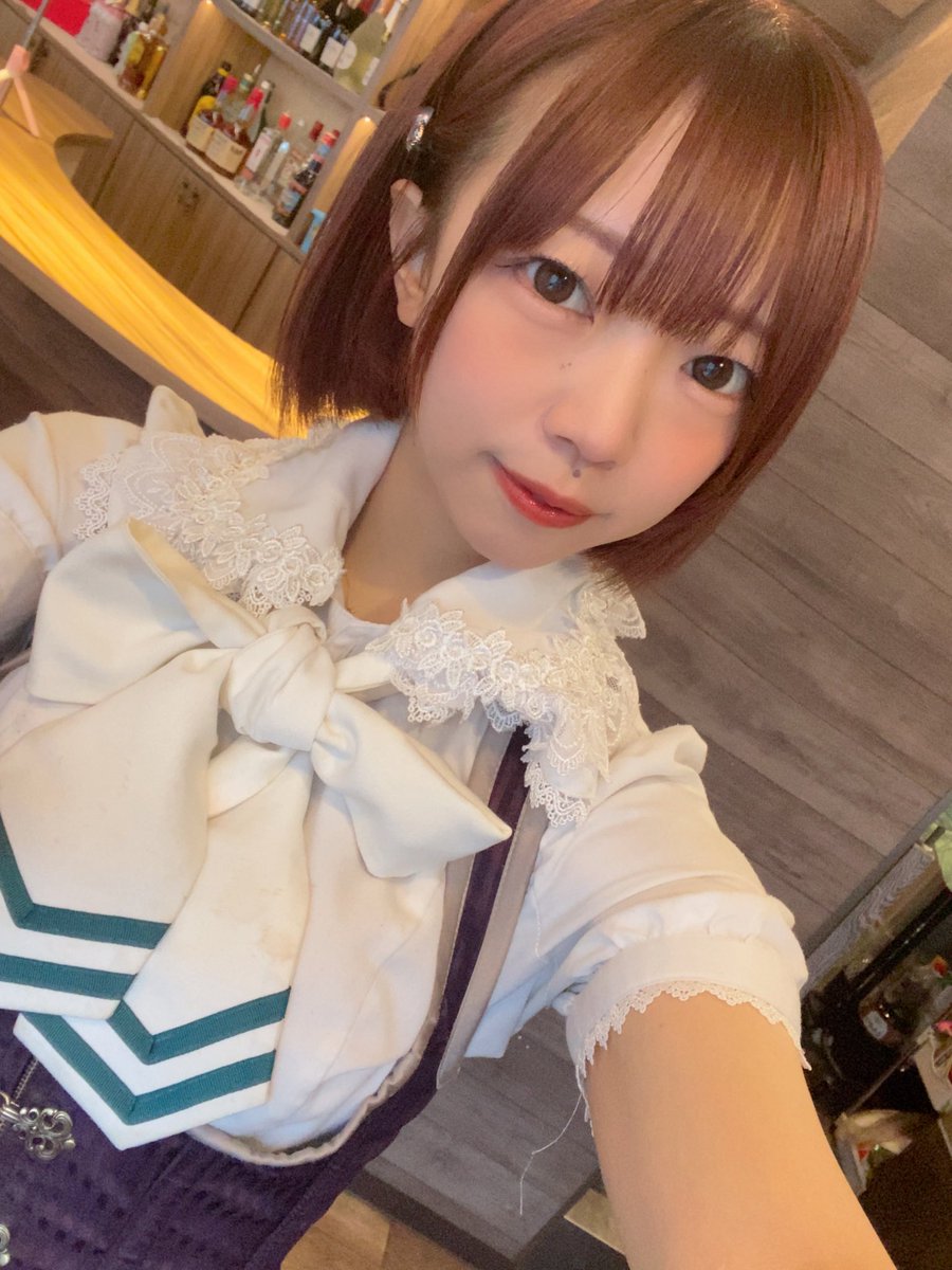 今日だった！4周年‼️気づいたら箱庭に来て4年も経ってました🥦いつもありがとう‼️気づいたらたくさんの頼もしい後輩ができていて、こうして箱庭の歴史は続いていくのですね。私もいつかいなくなるけど(未定)その日まで、仲良くしてね😺‼️もうちょっといさせて〜来週の日曜日にまた会おうね〜✌️