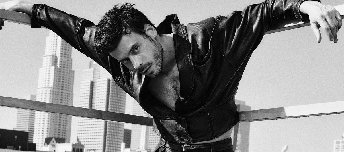 vampire croissant tweet media