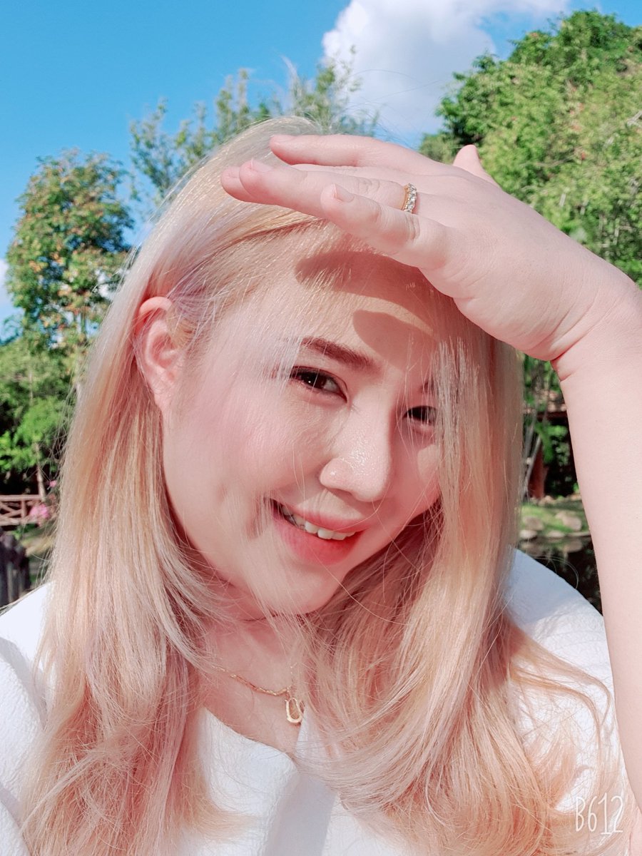 n_momeka tweet media