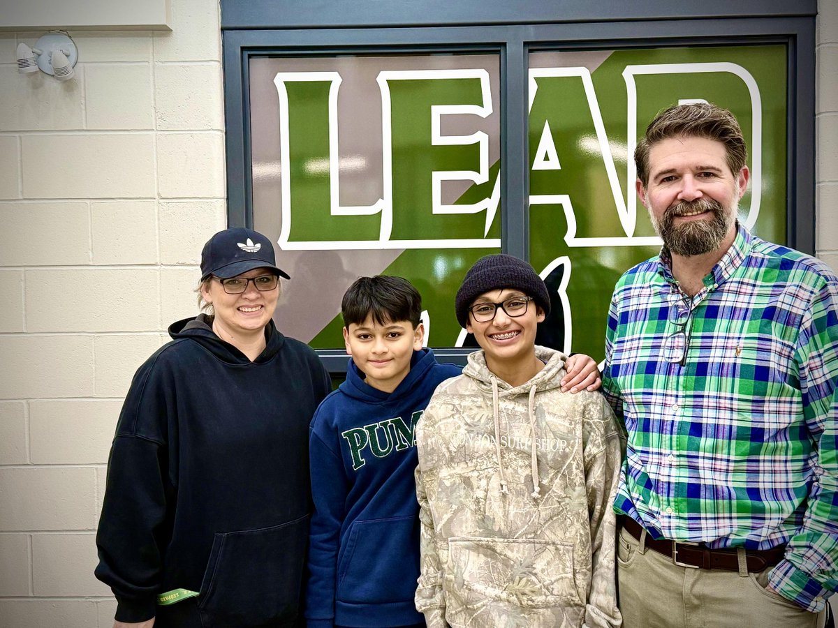 ToshibaAmerica's tweet image. 🎉 Congrats to Ayan Taha, Viaan Tripathi &amp;amp; Coach Rabia Najmi of Westpark MS, Alberta—ExploraVision regional winners!
 Their project BioFlow is a wearable oxygen patch inspired by nature to support emergency care. Best of luck in nationals! 👏
 #ToshibaCSR #STEMEducation