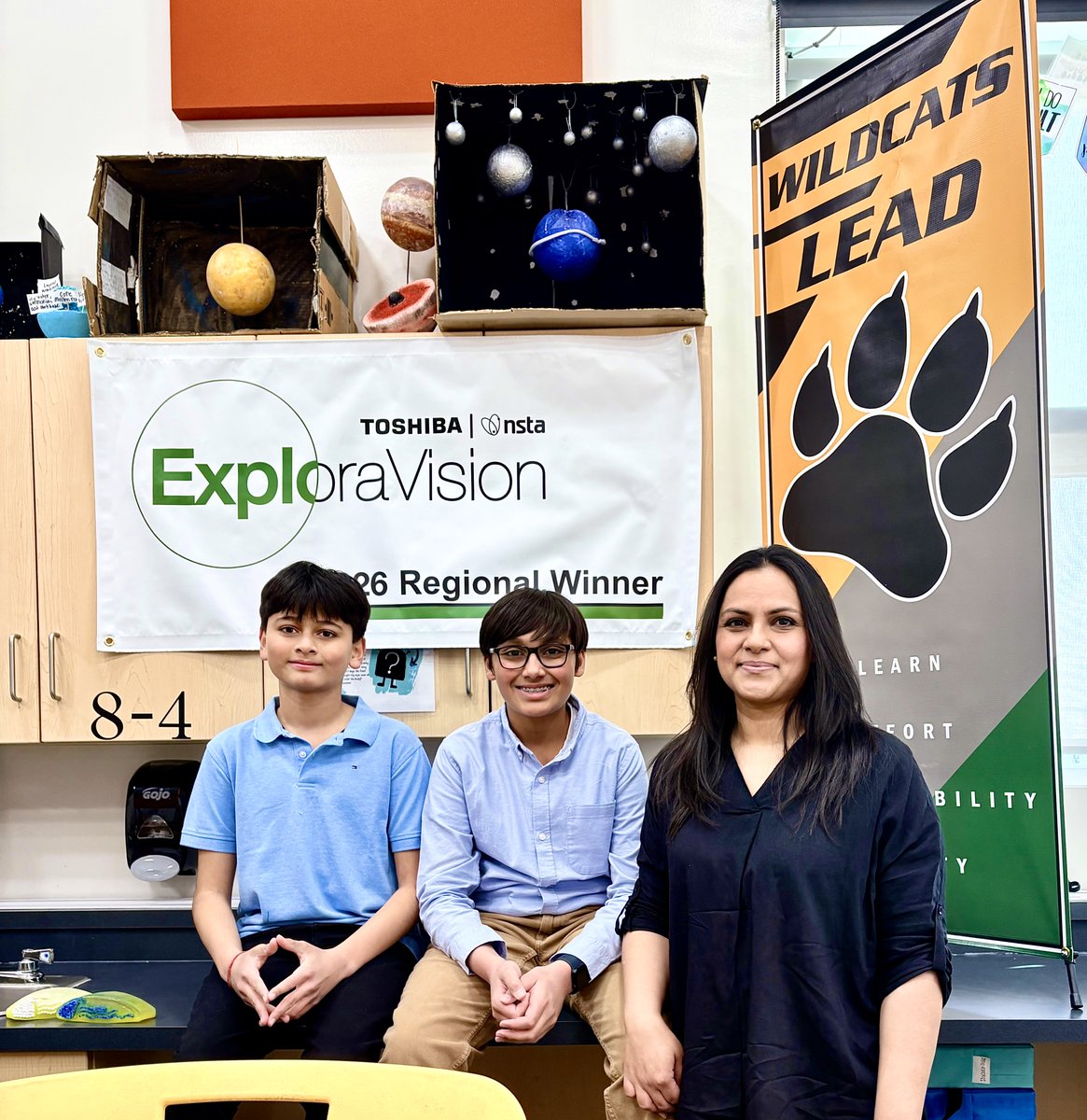 ToshibaAmerica's tweet image. 🎉 Congrats to Ayan Taha, Viaan Tripathi &amp;amp; Coach Rabia Najmi of Westpark MS, Alberta—ExploraVision regional winners!
 Their project BioFlow is a wearable oxygen patch inspired by nature to support emergency care. Best of luck in nationals! 👏
 #ToshibaCSR #STEMEducation