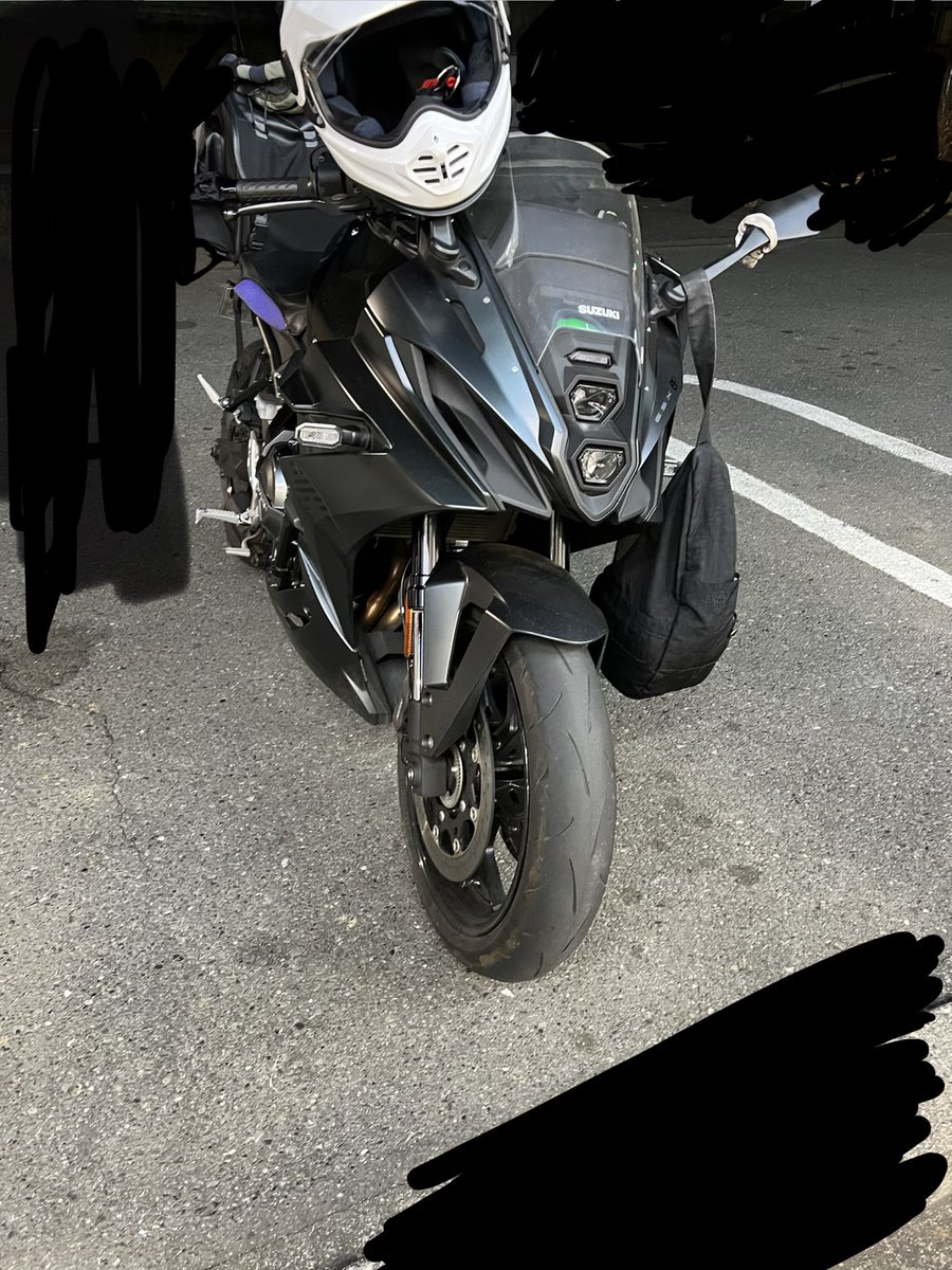 #愛車の欠点
低速トルクの太さとスポーツカー並みの
加速のおかげで
リアタイヤの摩耗エグい、マフラー音静かすぎて、認識されずらい、赤茶色い液体たまに滲んでる
エンジンのパンチがありすぎて、脳汁ダダ漏れ