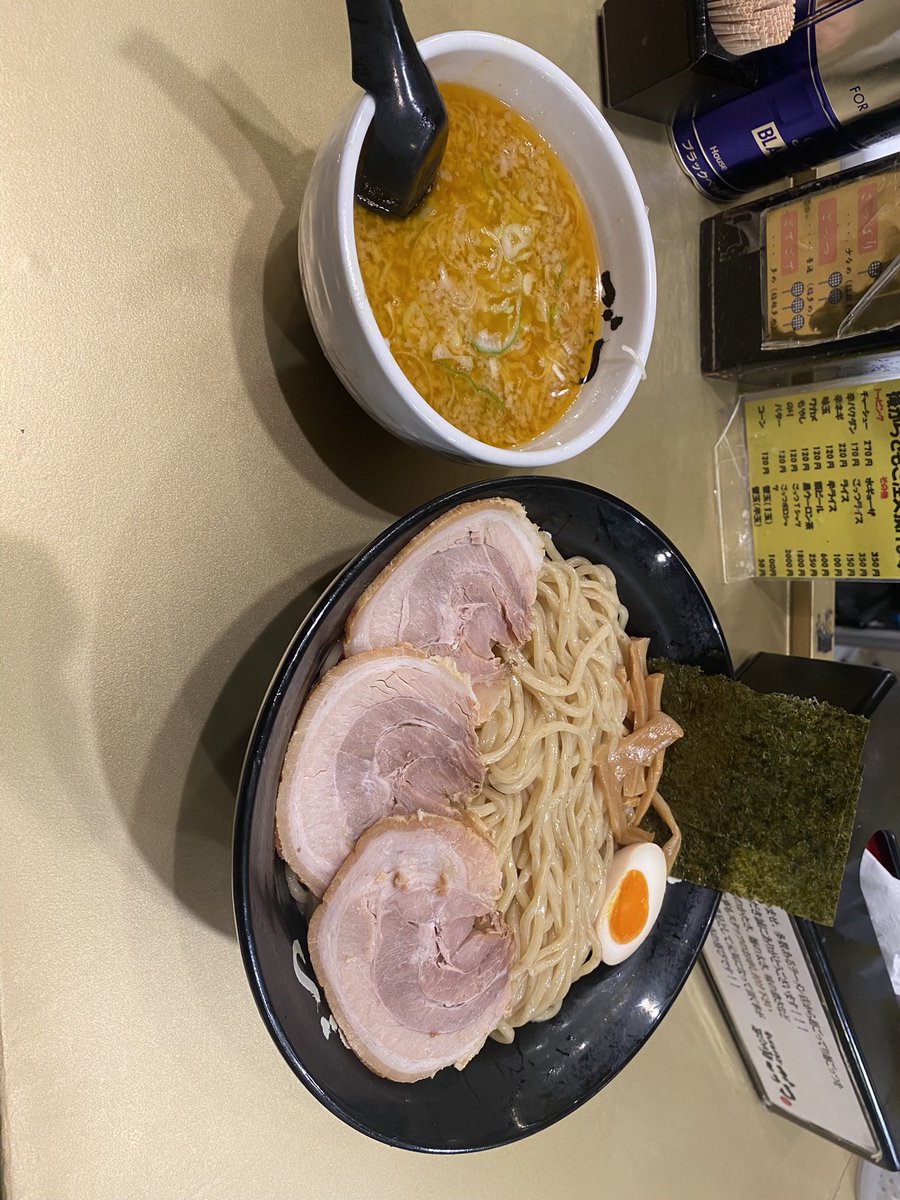 Pua_Marcelo's tweet photo. 背脂を大量に取りたくて出撃するやつ https://t.co/JUI6c6iGu4