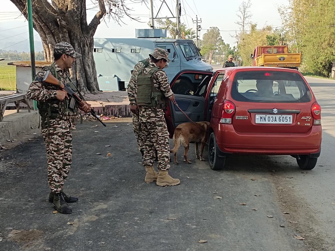Mobile Check Posts by 32 Bn CRPF ensure safe routes, curb illegal movement &amp; strengthen security. A mission to protect people while fostering peace &amp; trust. #CRPF #ServingNation