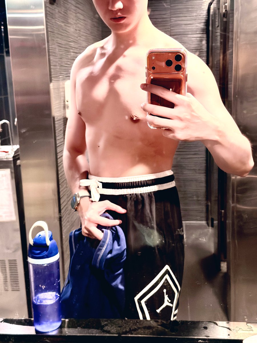 查克（2.0） tweet media