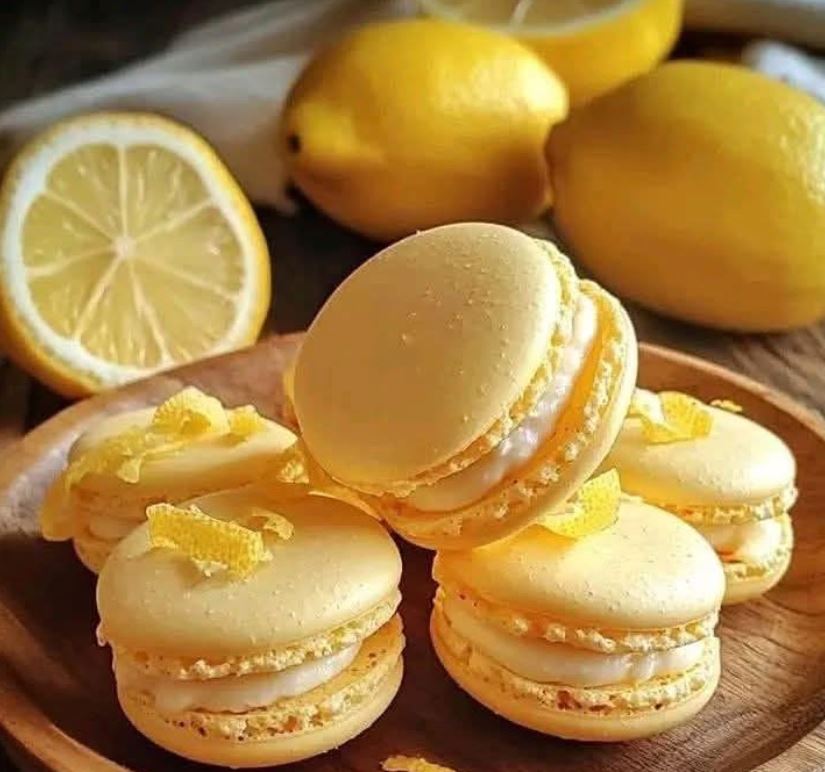 VIParis's tweet image. Sending fresh, tangy and sunny wishes to start your week! #MacaronMonday #Delish #Paris #France #Baking #MondayMotivation #Travel #Parisjetaime 📸 knowtobake IG 🍋🍋