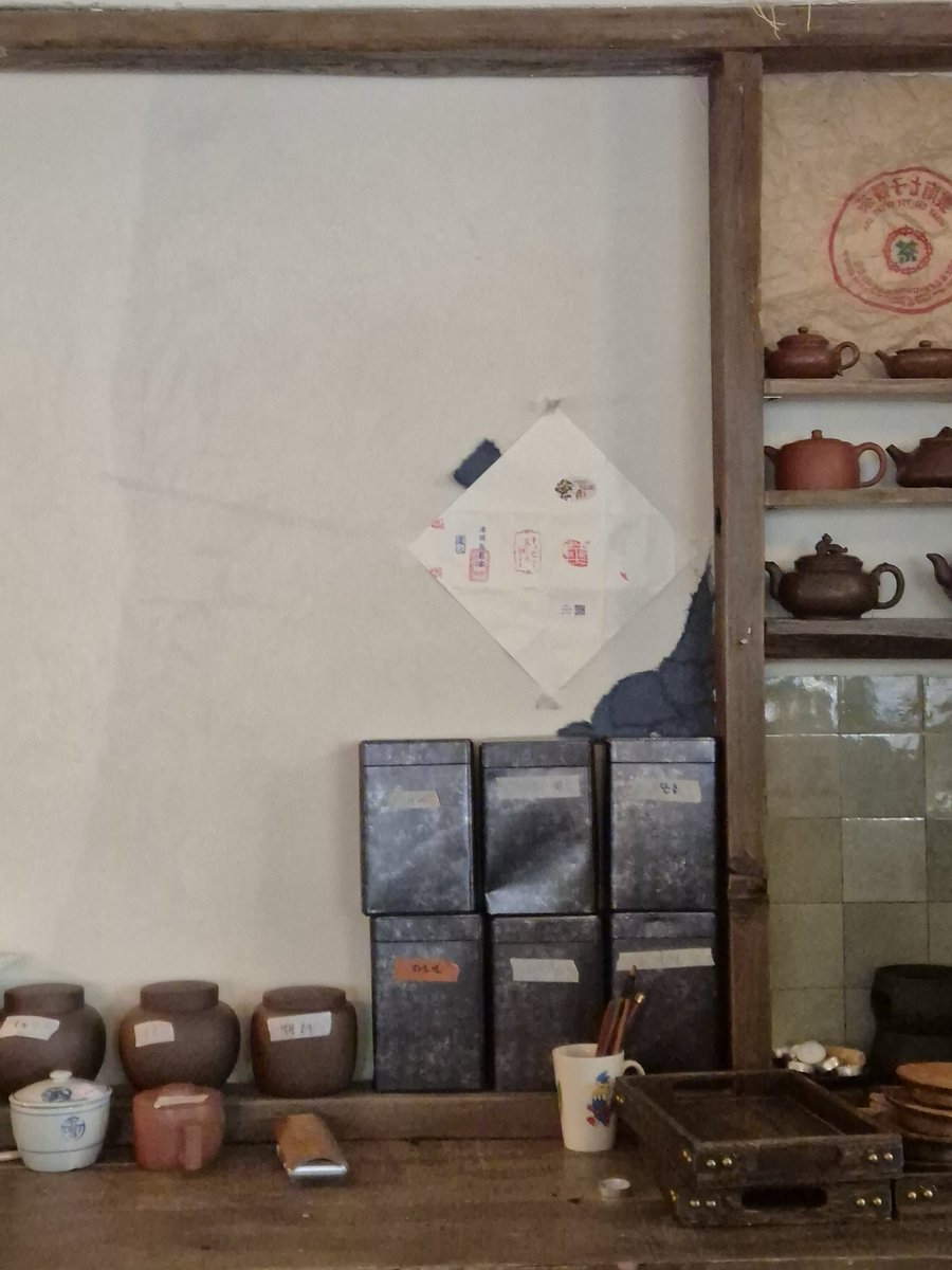 오랜만에...
자주 언급하는 '작업실 삼은 찻집' 홍보
란비
서울 3호선 홍제역 4출에서 5분 거리입니다

제가 아이스 광인이라 (사장님: 제발 뜨숩게 좀 드이소 몸도 차신 양반이) 맨날 아이스 음료 사진만 올리는데

숙차, 무이암차, 대홍포 등
정통 보이차 우롱차 전문입니다

차 마시러 오십시요