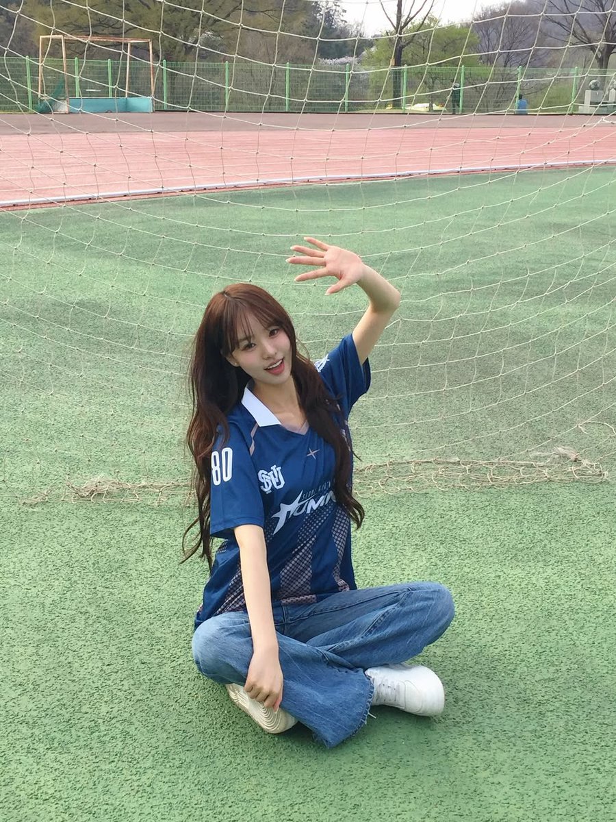 ann 🌻 tweet media