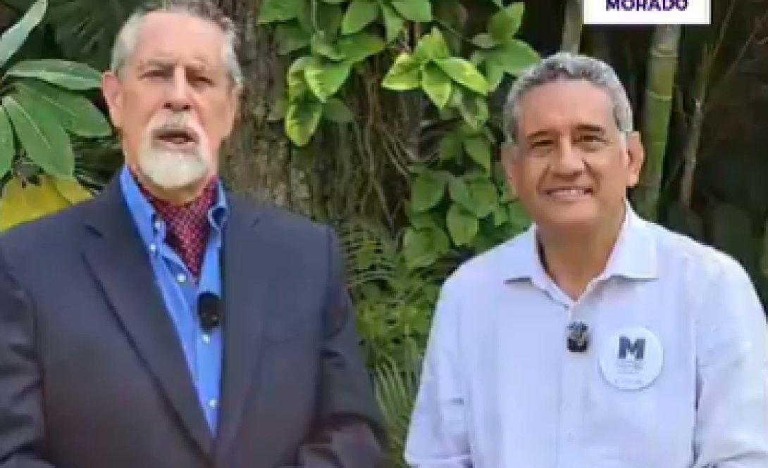 peru21noticias's tweet photo. 🔴Estas son las cortitas de hoy lunes 6 de abril

MESÍAS GUEVARA
¿Le sumará?
Perdido en los últimos lugares de la intención de voto, el candidato presidencial del Partido Morado, Mesías Guevara, publicó un video junto al exmandatario Francisco Sagasti. “Sabemos cómo hacerlo, porque ya lo hemos demostrado”, señala. Sacó del descanso a Sagasti para intentar conquistar algunos votos. ¿Pero le sumará?

Lee más cortitas: https://t.co/5QXvhcw2yn