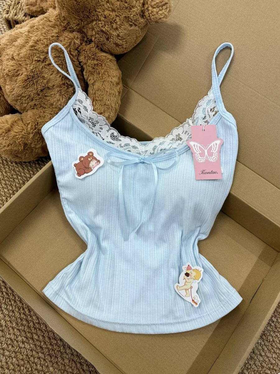haivcy's tweet photo. cute tank top with cup bra

a thread https://t.co/Piz0FXfg0y