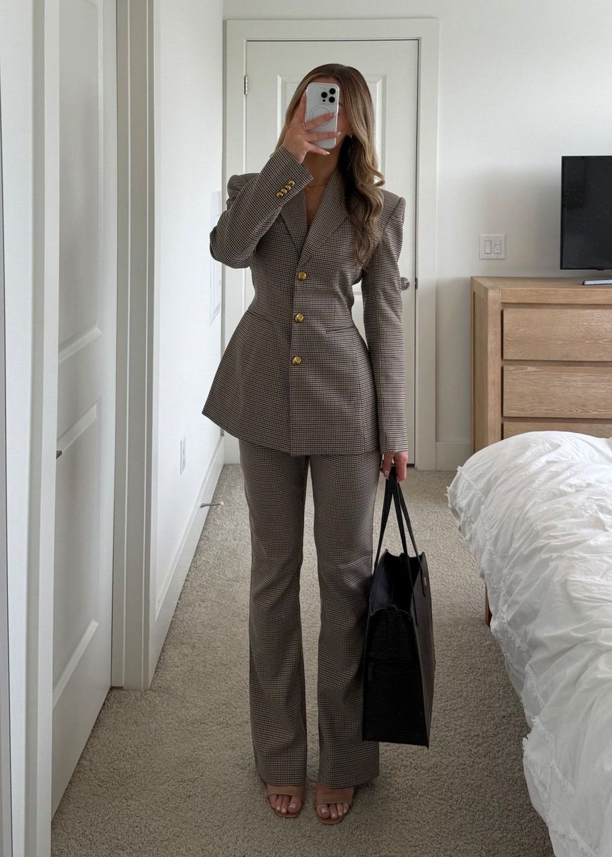 𝒞𝓁𝒶𝓈𝓈𝓎 tweet media