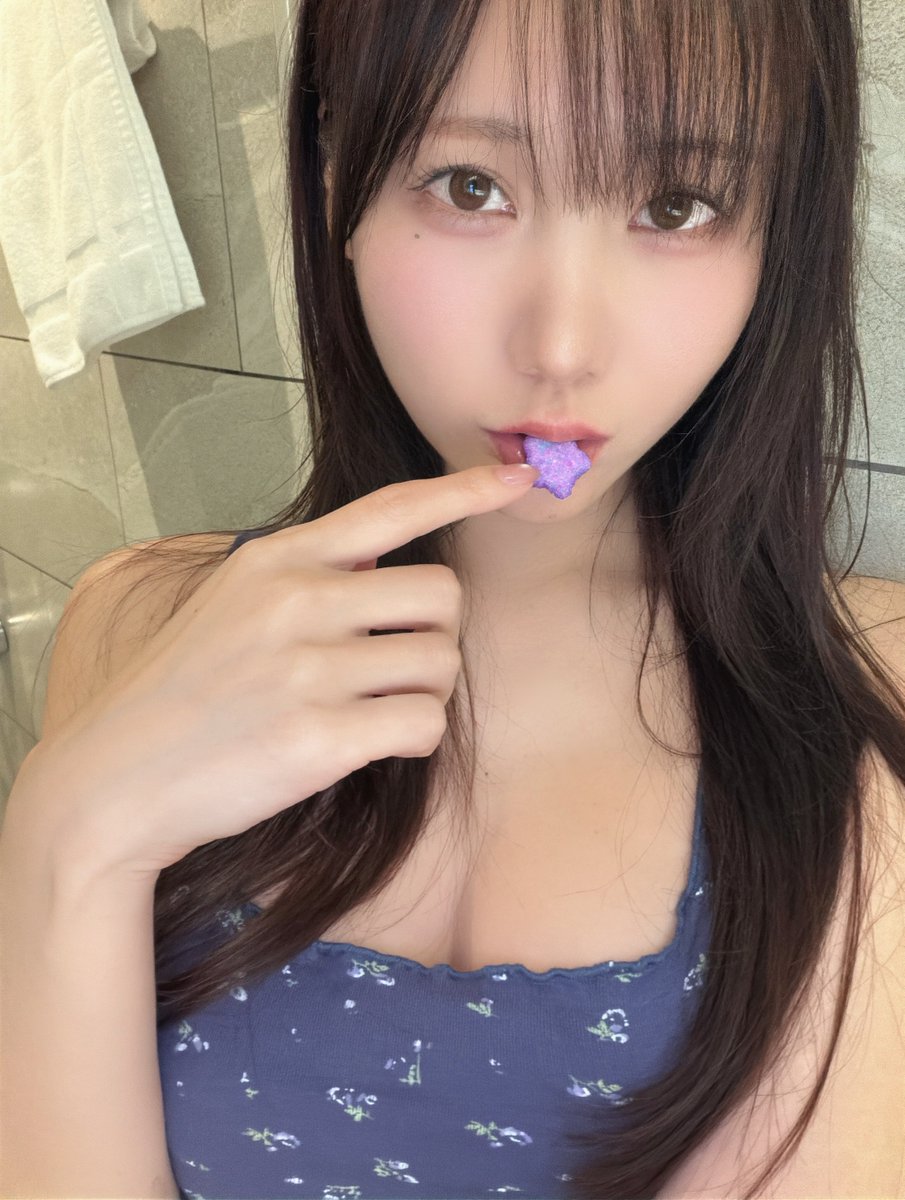 snexxxxxxx's tweet photo. 最近好きなグミ☪️⭐️ https://t.co/AzOhJ6MhlN