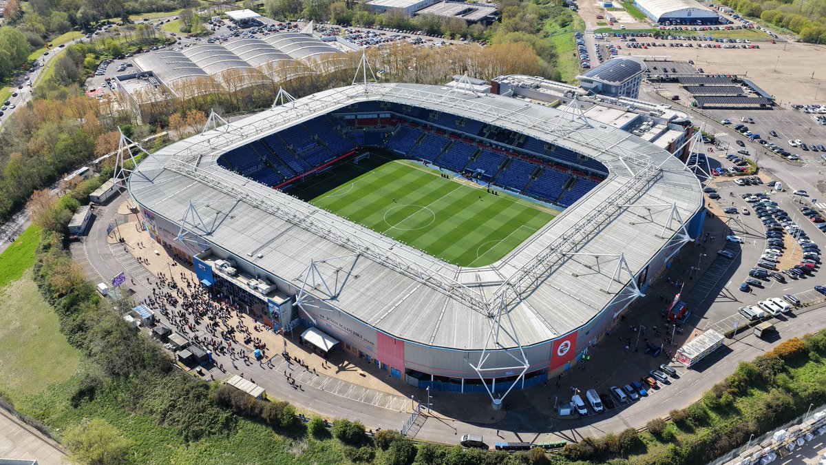 BossDronePhoto's tweet image. Hats off to James Stabler and his team.  Just look at that @ReadingFC pitch, at this time of the season too.  Amazing 

#Readingfc