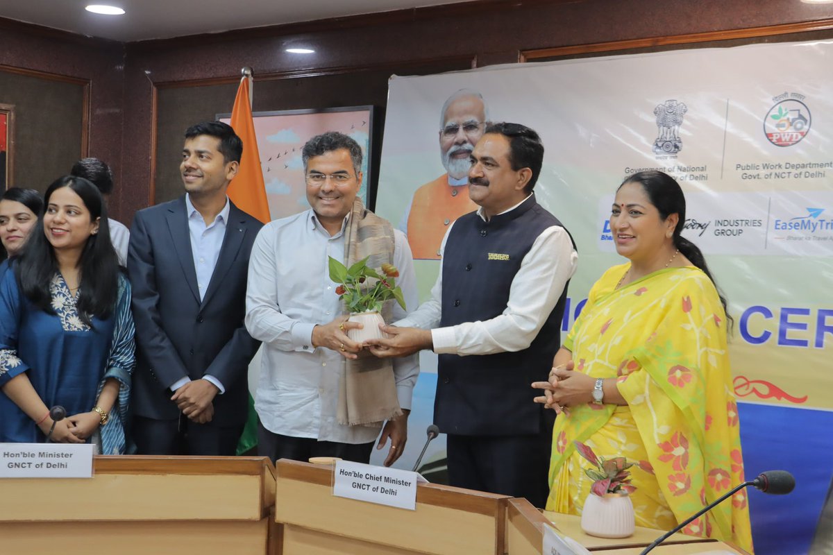 p_sahibsingh's tweet photo. Honoured to be joined by Hon’ble Chief Minister Rekha Gupta as we take a meaningful step towards reshaping Delhi’s urban landscape.

The beautification of spaces under flyovers is not just about aesthetics. it’s about creating safer, more functional spaces for people. We are committed to building a cleaner, more organized, and truly world-class Delhi.
