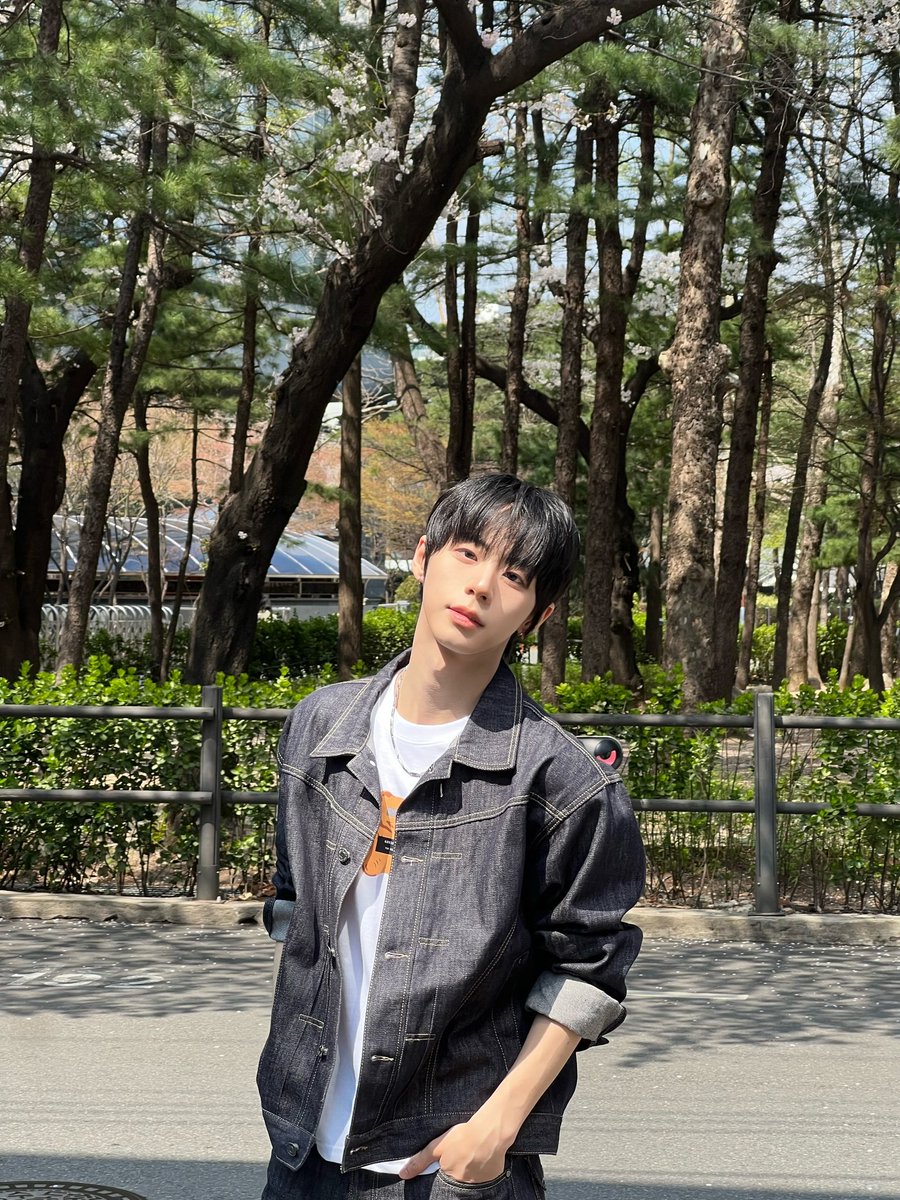 aboutahof's tweet photo. AHOF JEONGWOO looking so fine on his latest photo shared via Weverse! https://t.co/vnYD4qCWNX